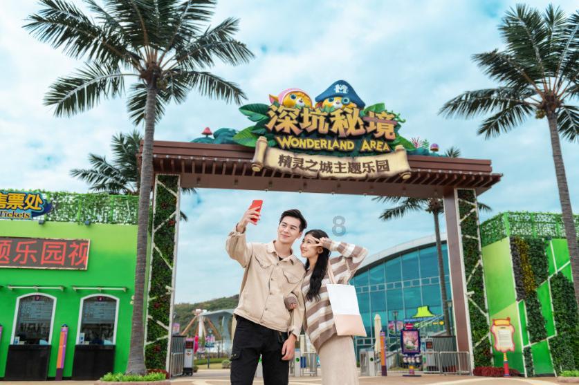 度假的时尚女孩